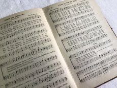 画像7: 1911年 BROTHERHOOD HYMNS 楽譜本　王冠斜め十字  (7)