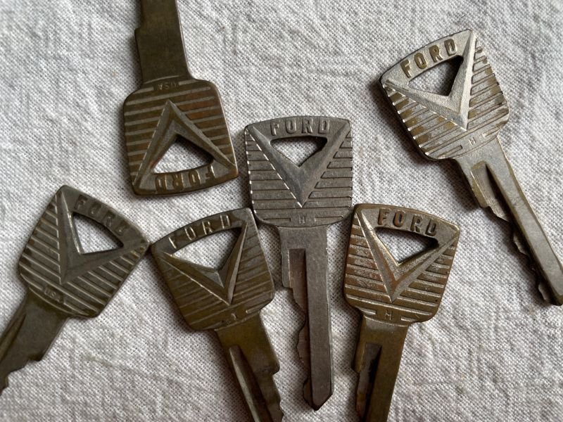 アンティークキー　鍵　蚤の市　ビンテージ　　真鍮製 Amazon.co.jp: [BRASS STORE] 真鍮 鍵（アンティーク調）カギ