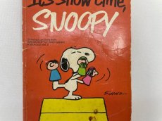 画像2: 1975年　It's show time, SNOOPY  PEANUTS スヌーピー　ビンテージコミック  (2)