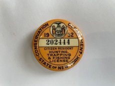 画像1: 1932 NEW YORK STATE HUNTING LICENSE BUTTON Pin ハンティング ライセンスバッチ (1)