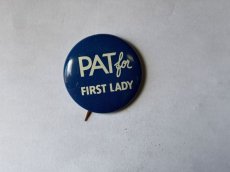 画像4: 1972年AMOCO 『1960 PAT for FIRST LADY』大統領選挙キャンペーンピンバッチ (4)