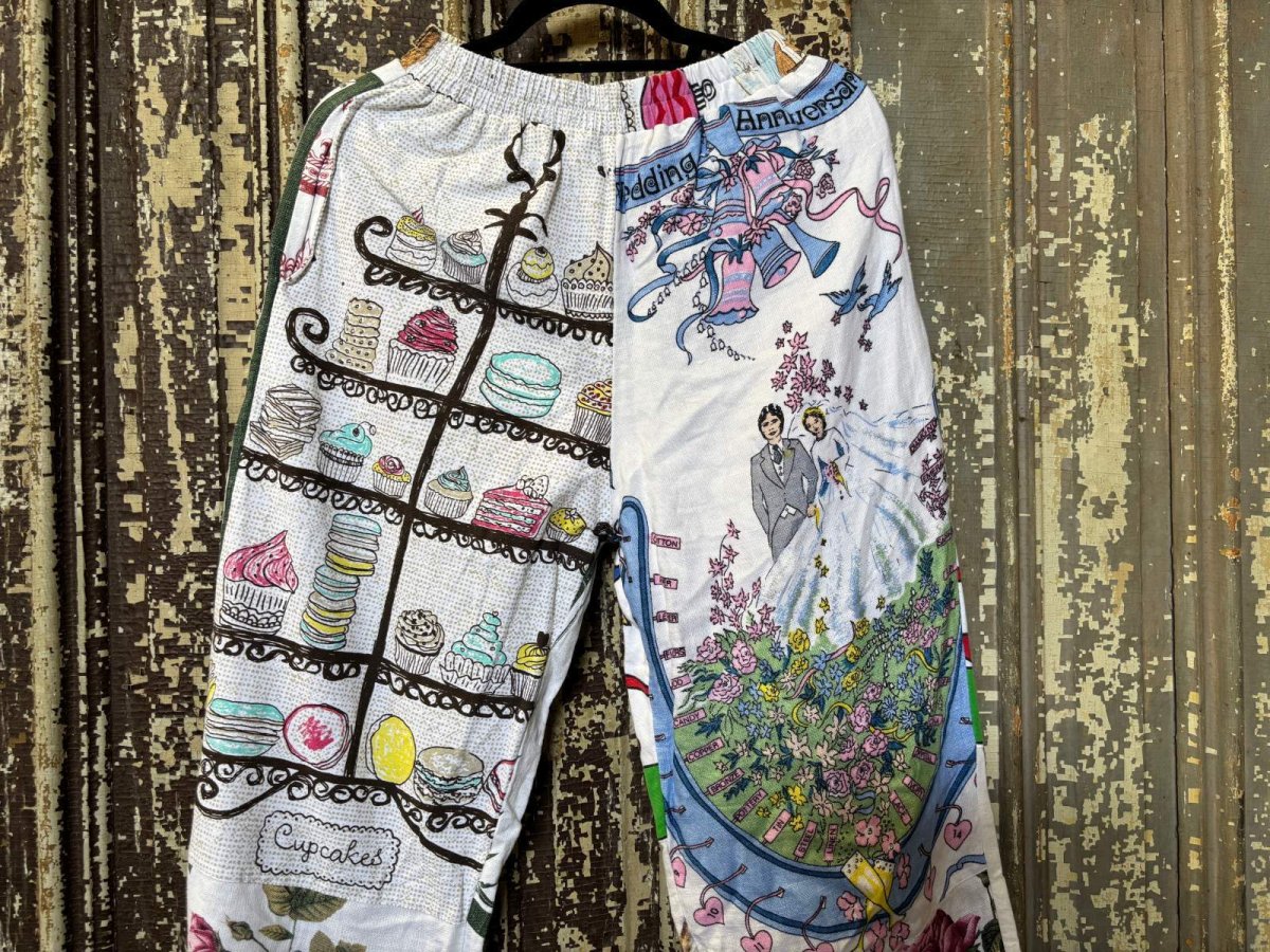 画像2: VINTAGEリメイクパンツ/キッチンクロス・ファブリックカレンダーリメイクパンツ (2)