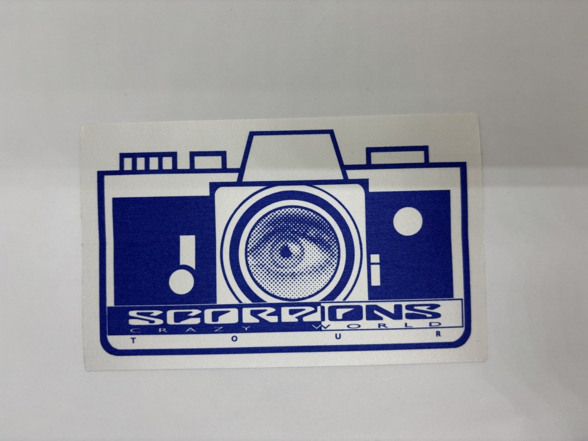 画像1: 大判 SCORPIONS 1990年 Crazy World Tour (1)