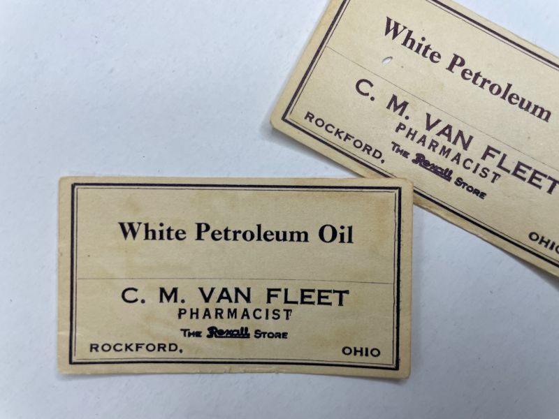 画像1: White Petroleum Oil ラベル2枚セット   C.M. VAN FLEET PHARMACIST THE REXALL STORE (1)